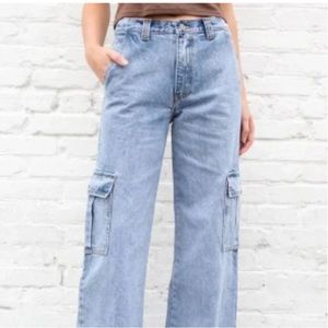 Brandy Melville never worn perfectly good condition mid ride cargo jeans
